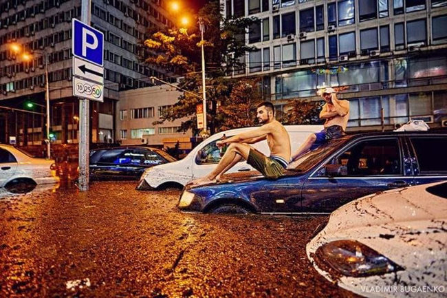 Szívszorító fotók az ukrán fővárosból, ahol mindent elöntött a víz 6