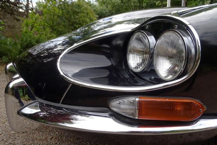 Irigységből vásárolták ezt a különleges sportautót