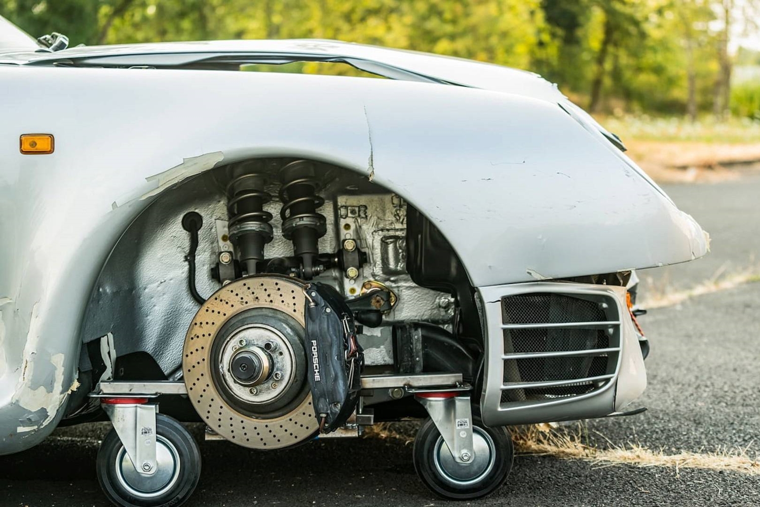 Törötten is egy vagyont ér ez a 959-es Porsche 9