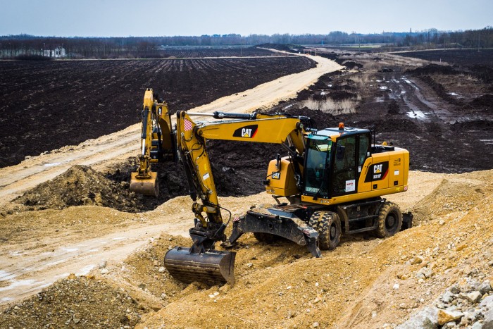 Tízmilliárdokból indulnak nagy útépítések itthon