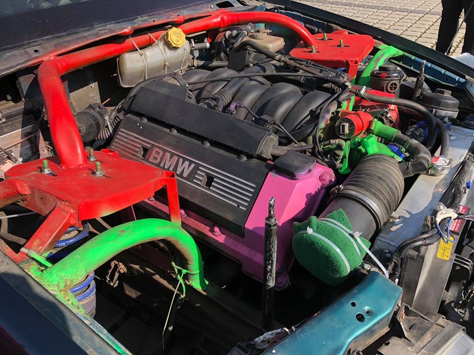 16 erős fotó a műhelyek könnyfakasztó poklából 15