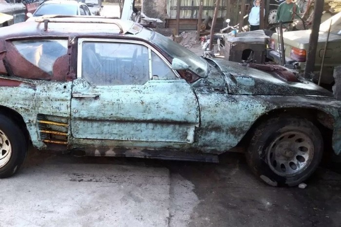 Ettől a szörnyű, tákolt autótól sajogni fog a retinád 1