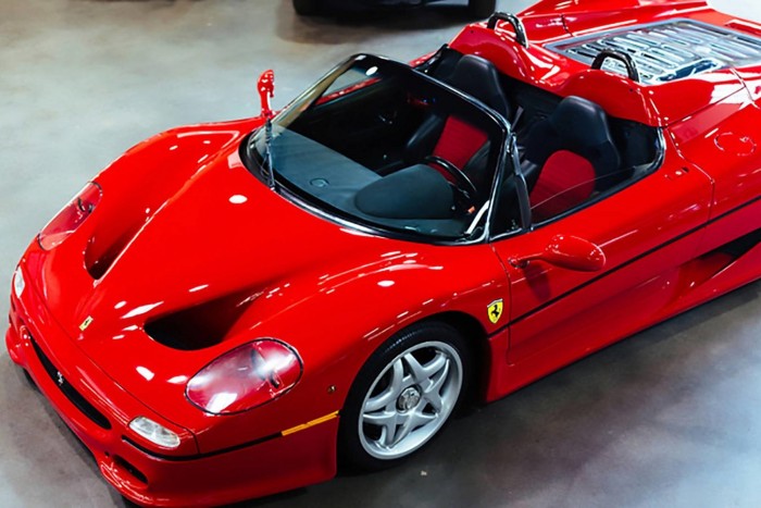 Most megkaparinthatod az első F50-es Ferrarit