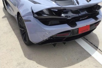 A McLaren-en bitang fékek vannak, de a kisteherautón sajnos nem