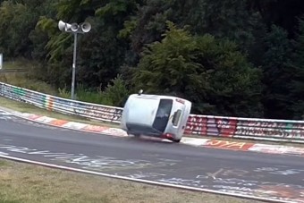 Hihetetlen mentést produkált ez az autós a Nürburgringen