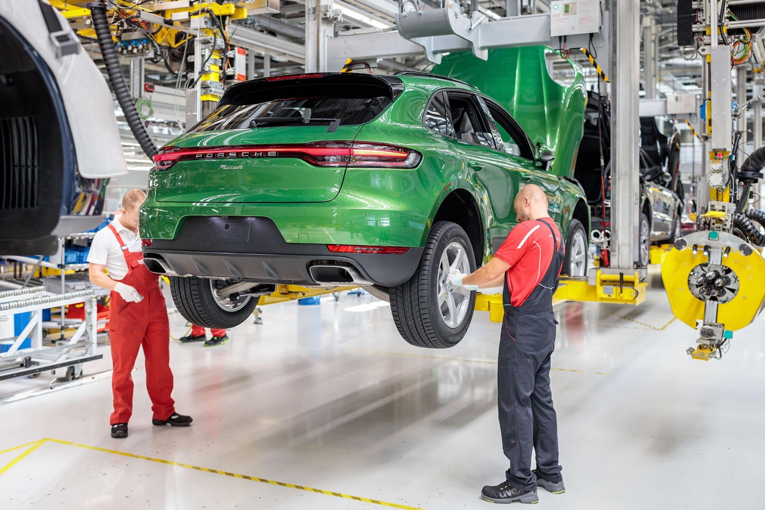 Kínába megy az első Porsche Macan 4