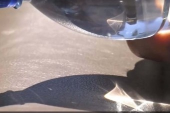 A hőségben ez az apró műanyag is felgyújthatja az autódat