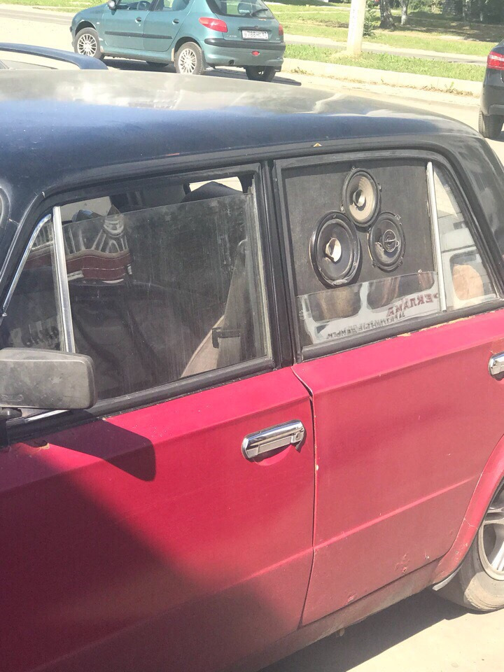 Sírva röhögős csodákat faragtak ezekből a Ladákból 11