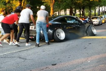 Ez a videó bizonyítja, hogy a jól dolgában vész meg az autórajongó