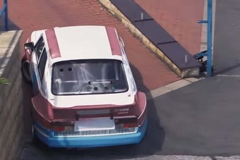 Az öreg faros Skoda megmutatja, hogy van még benne tűz