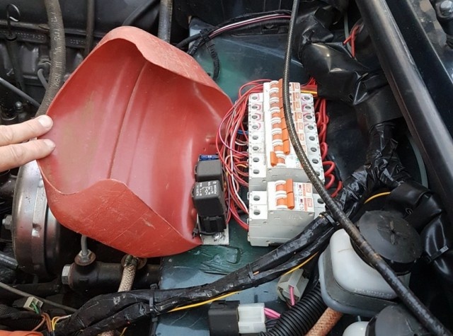 16 erős fotó a műhelyek könnyfakasztó poklából 9