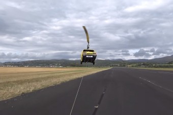 Újabb zseniális kísérlet a repülő autóra