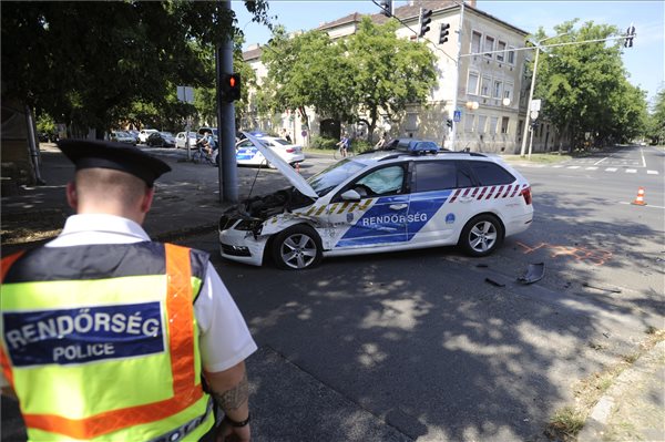 Fotókon a súlyos váci rendőrbaleset 1 | Vezess Fotókon a súlyos váci rendőrbaleset 1