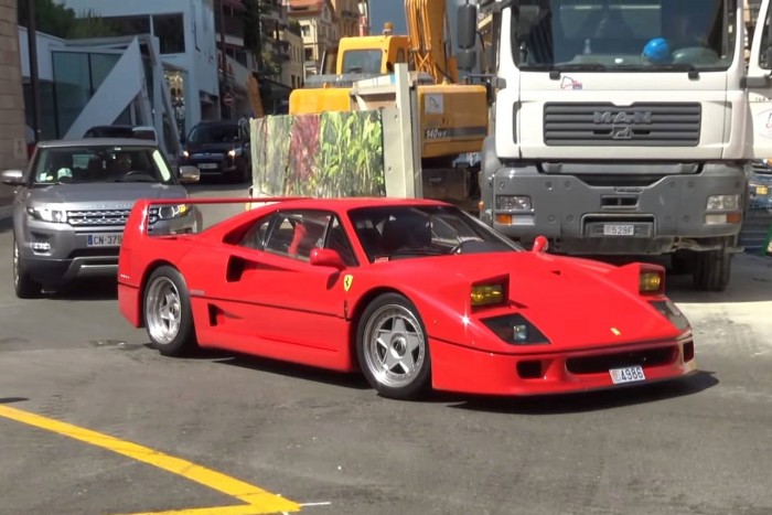 Bestiális hangorkánnal vonult végig Monacón ez az F40-es Ferrari