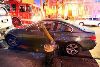 Ezek az autósok nagyon megbánták, hogy tűzcsap mellé parkoltak