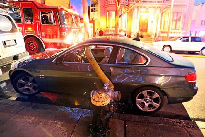 Ezek az autósok nagyon megbánták, hogy tűzcsap mellé parkoltak