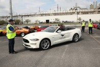 Már készen van a 10 milliomodik Ford Mustang is 11