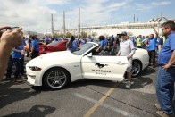 Már készen van a 10 milliomodik Ford Mustang is 10