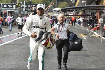 F1: Az eső megint Hamiltonnak kedvezett