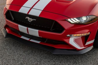 Elindulnánk a naplementébe a 808 lovas Mustanggal