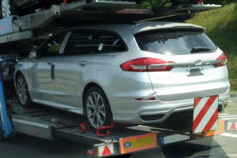 Magyarországon fotózták le a vadonatúj Ford Mondeót