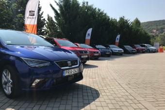 Hibrid és elektromos autókkal bővít a SEAT