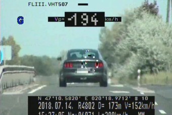 Durva gyorshajtásokat fotóztak itthon, a rendőrség közzétette a képeket