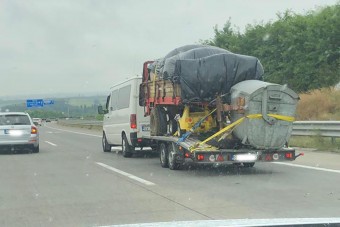 Mindent vivő román kisbuszt fotóztak az M0-áson