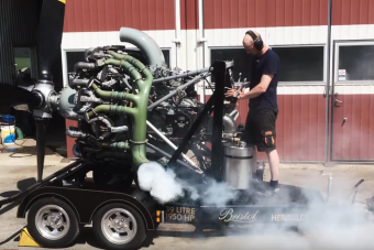 Ahogy ez a csillagmotor beindul, az édes dübörgés a benzinimádó fülnek