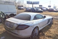 Siralmas látvány ez a telepen rohadó Mercedes SLR 8