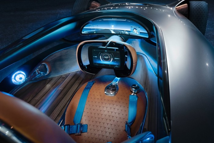 Okos, villanyos versenyautó mutatja a Mercedes jövőjét 7