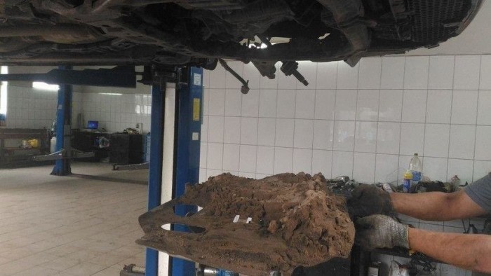 14 őrült fotó mutatja meg az autószervizek poklát 12