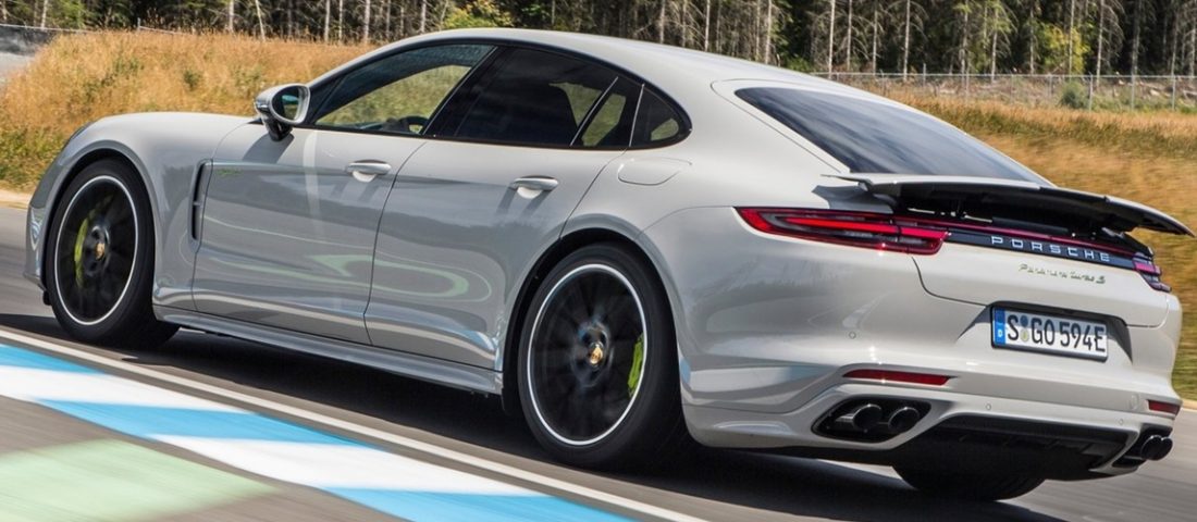 6 pályarekordot állított be a Porsche bitang hibrid limuzinja