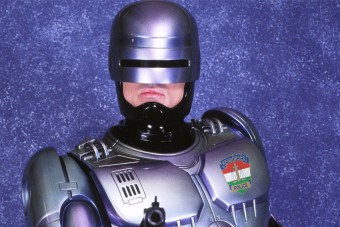 A magyar rendőrség táncoló robotjától egy pillanatra megáll az idő