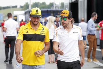F1: Sainz eligazítást kér Alonsótól