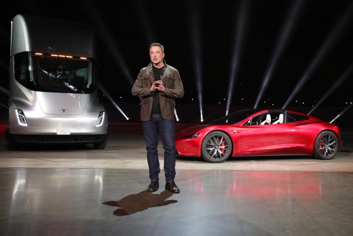 Így tűnhet el a tőzsdéről a Tesla 1