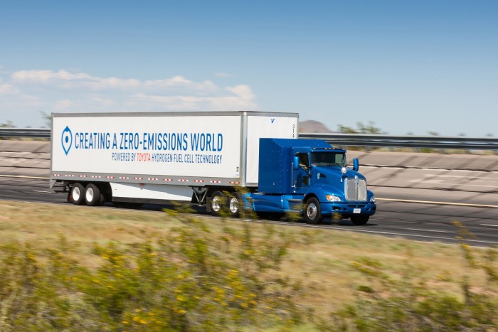 Új hidrogéncellás teherautó a Toyotától