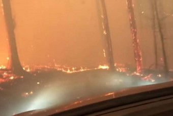 Szó szerint a pokol tüzén kellett áthajtania az amerikai autósnak