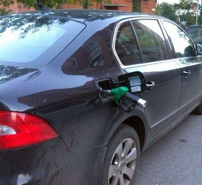 29 vicces, váratlan, őrült benzinkúton készült fotó 24