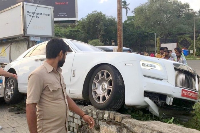 Összetörte a Rolls-Royce-t, mielőtt rendszámot kaphatott volna