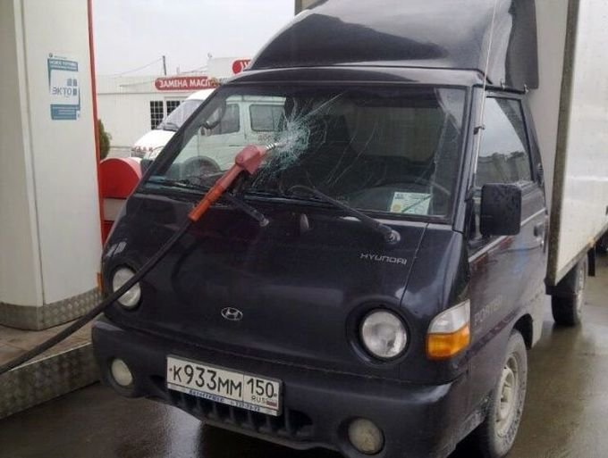 29 vicces, váratlan, őrült benzinkúton készült fotó 23