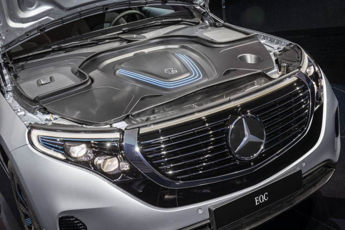 Megérkezett a Mercedes sorozatgyártású villanyautója 13 Megérkezett a Mercedes sorozatgyártású villanyautója 13