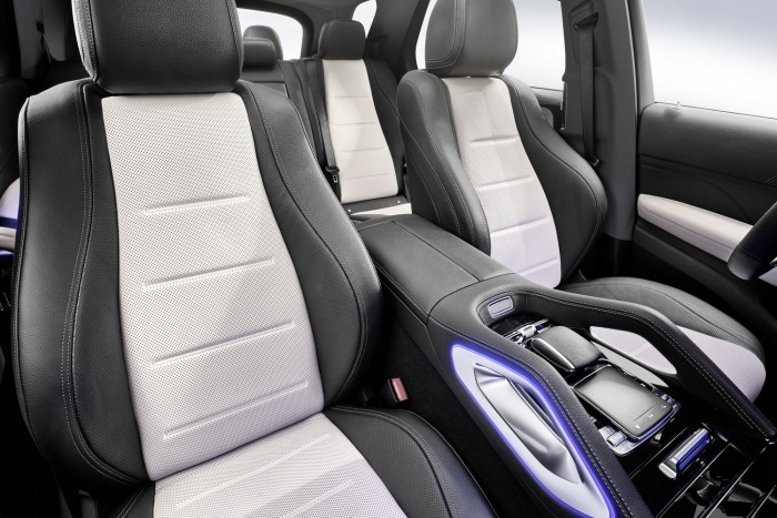 Nagyobb és okosabb lett a Mercedes óriása 10