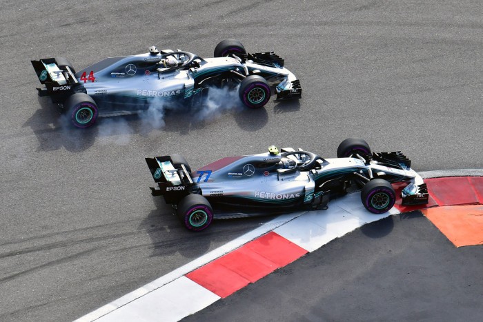 F1: Hamilton megkapta a győzelmet Bottastól