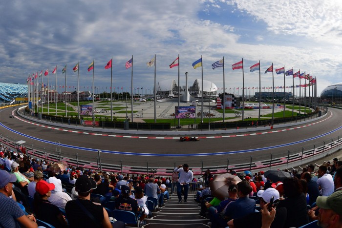 F1: Hamilton megkapta a győzelmet Bottastól 2