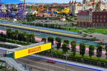 F1: Pályarekord Hamiltonnál, nagy bajban a Ferrari