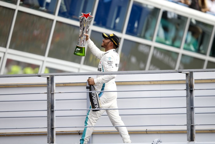 F1: A Ferrarinak egy problémája van, Lewis Hamilton 2 | Vezess F1: A Ferrarinak egy problémája van, Lewis Hamilton 2