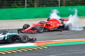 Rosberg: Vettel túl sokat hibázik