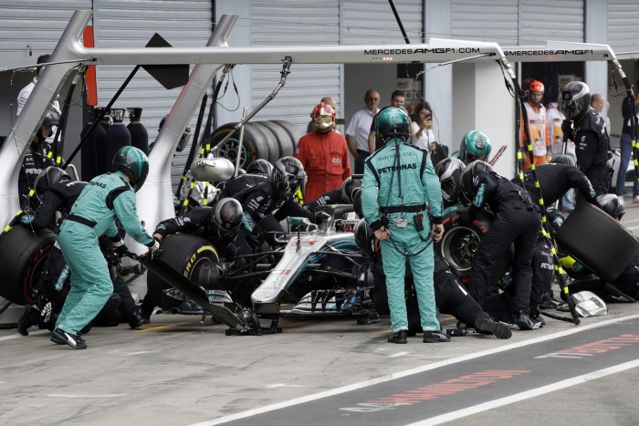 F1: A bokszutcában szabálytalankodott a Mercedes?