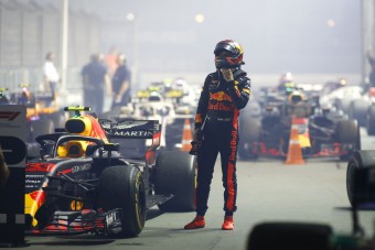 F1: Két hét múlva büntethetik Verstappent